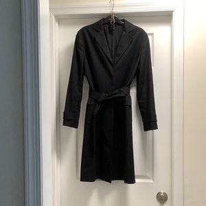 Brooks Brothers Black EUC trench coat Size 4  with  61” self belt & Xtr buttons